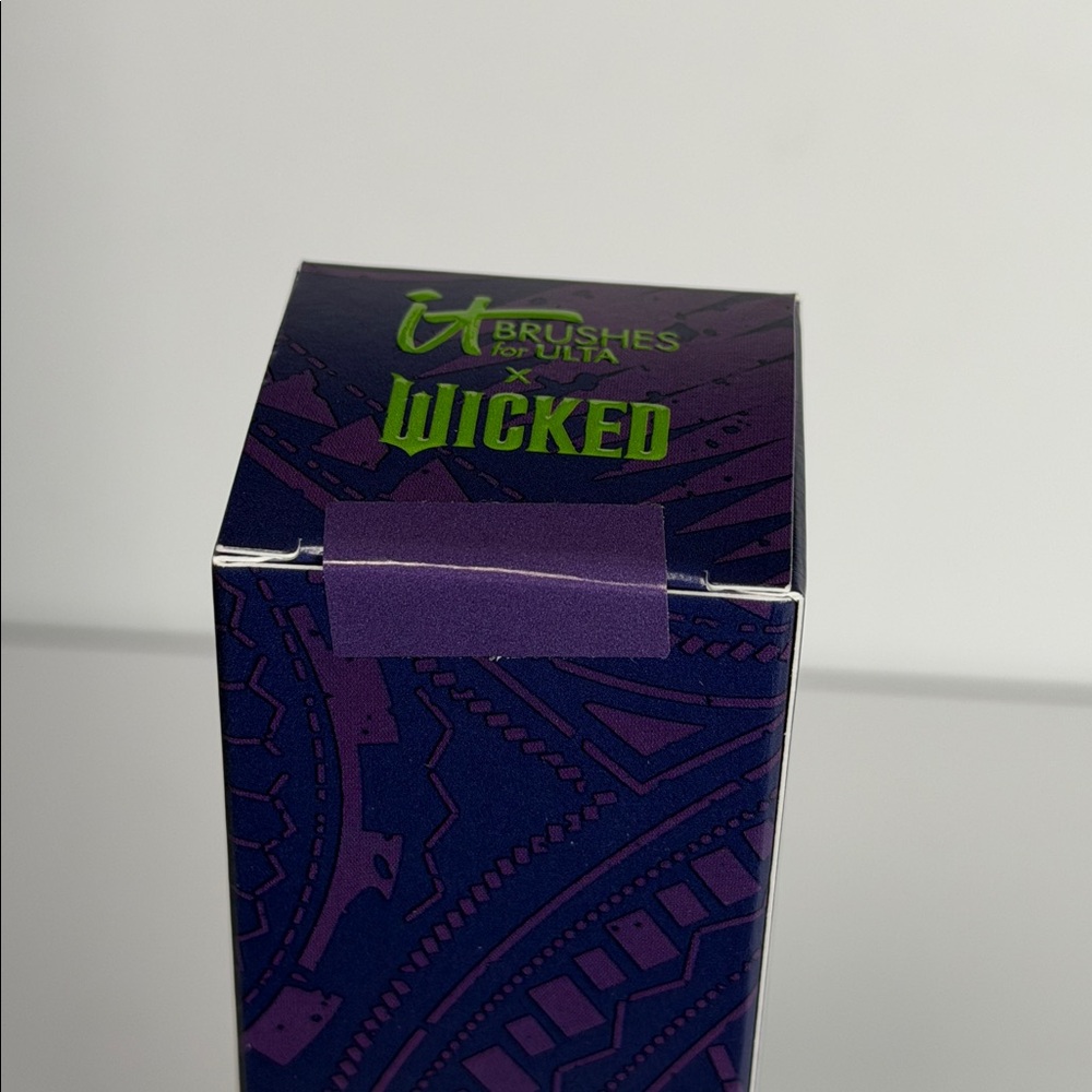 It cosmetics x wicked limited edition foundation brush NEW and sealed - Picture 3 of 3